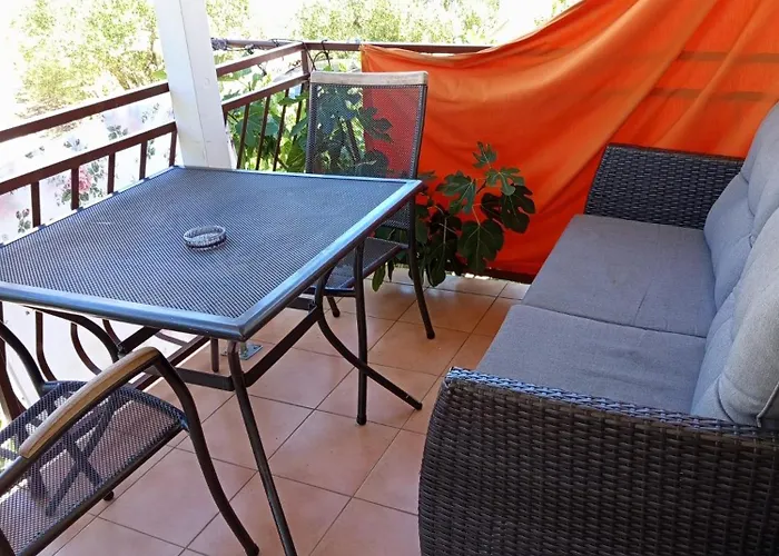 Apartment Small Grebaville Grebastica